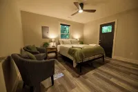 Valley Overlook - Cozy 2BR Cabin near Blossom Music Center -Peninsula, Ohio