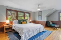 NEW OWNER SPECIAL>Cottage on 6th