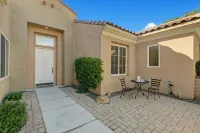 Private Gated Pool/Spa home with mountain views close to everything! - غرفة مطلة على الجبل