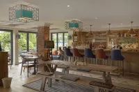 The Swan, Streatley, Berkshire - bar