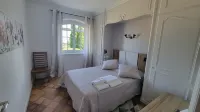 Superb villa sun swimming pool, quiet garden and sea view on the heights of Nice -  Ferienhäuser