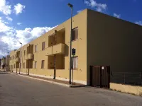 Terraced house in a quiet residence 200 meters from the sea, 4/5 places - Condos