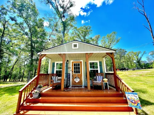 Lake Sam Rayburn Cabin!  DIRECT WATERFRONT! Bring Jet Skies, Boat, Fishing Gear! - Alppimaja