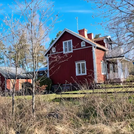 House 200m from the water