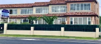 Waterfront fabulous view, spacious studio, heated pool & 10 mins walk into town. - 民宿