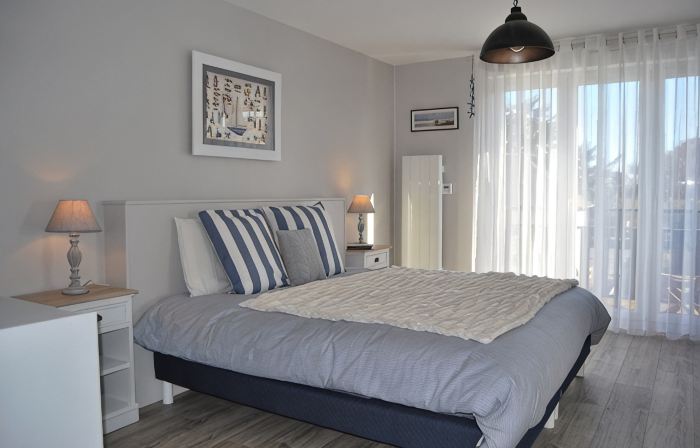 Large F2/Parking/Private residence/SEA 300 Meter LANDING BEACHES