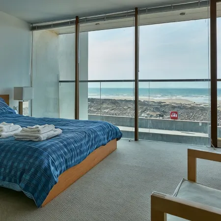 2: Apartment with Magnificent Sea Views