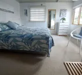 Bronte Tides Cottage. Stunning Sea View - Spacious 2 Bedrooms - Water Frontage - โฮมสเตย์