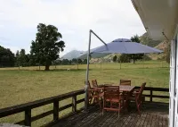 TAKAKA GOLDEN BAY HOBBIT AND LORD OF THE RINGS. Hotels in 