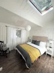 Year Round Beachfront Escape.  Mountain Views, Hot Tub, Dedicated Retreat Room - ビーチサイド