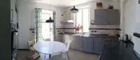 three-room apartment with private garden - 民宿