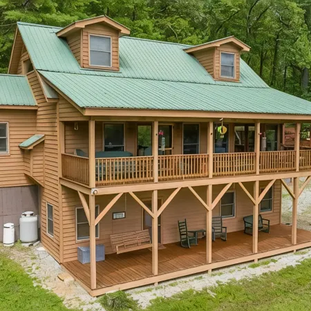 Peaceful Mtn cabin w/fast Wi-Fi & 5 min walk to River
