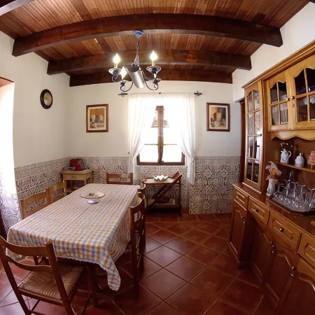 Traditional house. Fantastic sea view. Large outdoor spaces with barbecue.