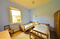Grevillea Cottage - Family and Group Getaways - balcony