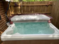 Beautiful Log Cabin. Sleeps 2-8. Reds Landing Boat Ramp .5 mi Away. A+ Fishing.