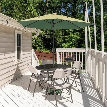 Modern 3-bedroom house, TV each room,big fence yard, Pet stay free, Lighted Deck