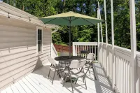 Modern 3-bedroom house, TV each room,big fence yard, Pet stay free, Lighted Deck