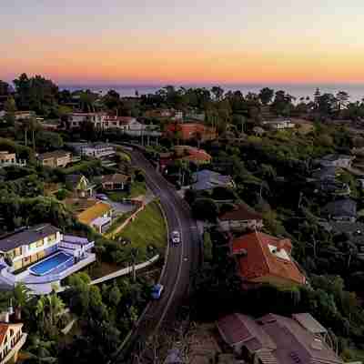 Newly renovated, light/bright San Diego home with a big ocean view over the pool Others