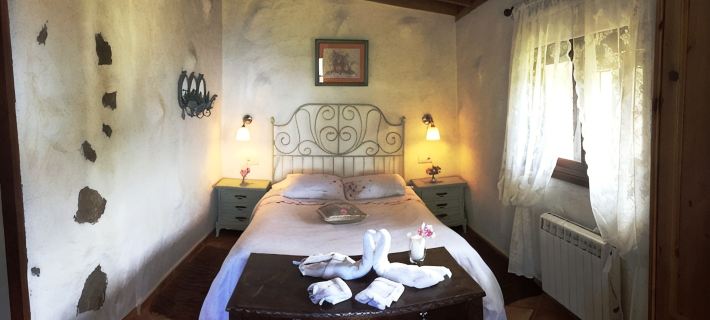 TYPICAL HOUSE CANARIA in stone and wooden ceilings Ideal for Families or Couples イコーのホテル