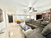Spacious 4-bedroom house with Covered Private Pool in Gainesville - Bungalows