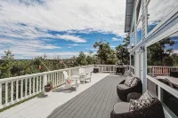 Luxury 6-bedroom home with View, Arcade Table, Fire table, Jet tubs, Deck, Wi-Fi