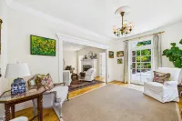 Quiet, luxe, near trails & town