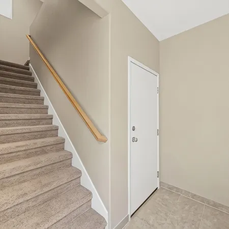 Modern Townhouse near a golf course, Folsom Lake, and hiking trails
