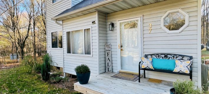 Cozy 3-bedroom cottage with AC and WiFi in lovely Albrightsville Hotels in Penn Forest Township