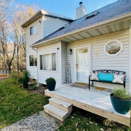 Cozy 3-bedroom cottage with AC and WiFi in lovely Albrightsville