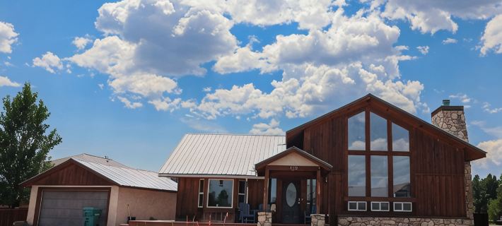 Charming 3-bedroom house in beautiful Pagosa Springs across from the Lake Hotels in Archuleta County