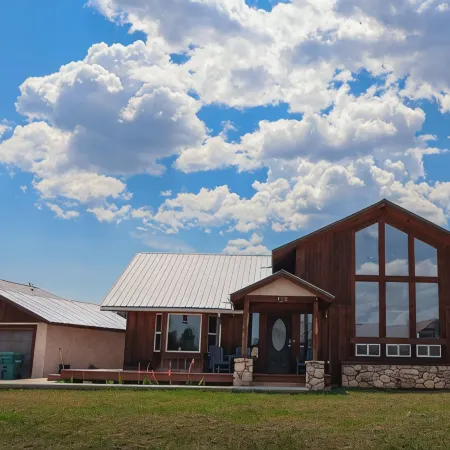 Charming 3-bedroom house in beautiful Pagosa Springs across from the Lake