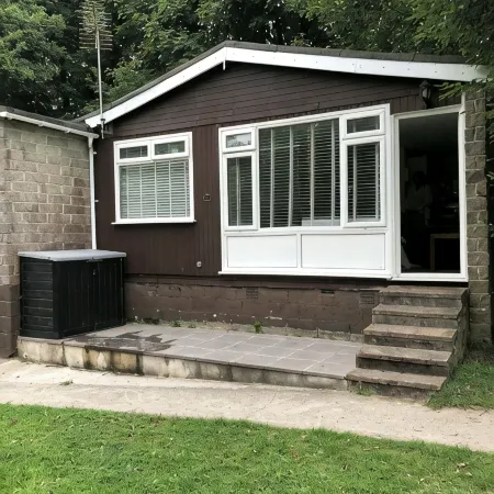 Two Bedroom Chalet, in Penstowe Park Near Bude Cornwall close to Beaches. Отели в г. Бьюд