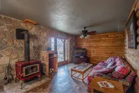 Escape to Your Mountain Retreat, Minutes from Buffalo Point, Pet Friendly - 3-Star