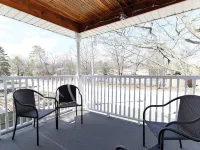 4 BR Beach Cottage: Hot Tub- Firepit-Table tennis Hotels in Wasaga Beach