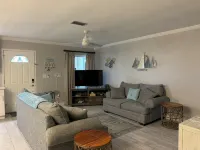 Coastal Retreat Near BEACH - maisons de vacances
