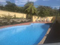 Kereru Cottage- private self contained holiday cottage - Swimming Pool - ที่มีสระว่ายน้ำ