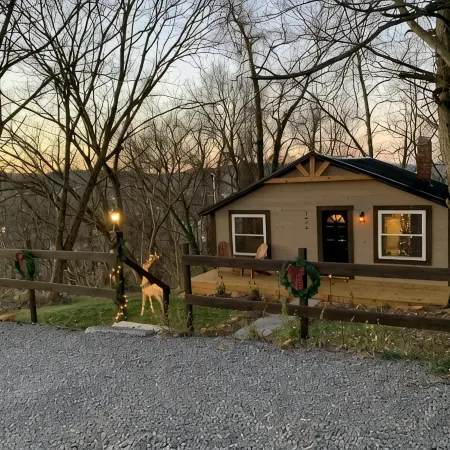 Overlook Cabin. Pet Friendly. Near Casino, DT
