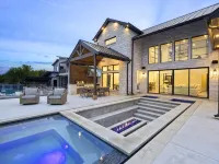 LBJ Retreat - Luxurious Lake LBJ Waterfront - German Farmhouse Getaway - Swimmingpools