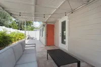 Weekday Spring Sale! Close to Downtown + Beaches! Sleeps 14 with a Pool - Private Pools
