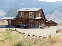 Off the beaten path ridgetop location with dramatic mountain views - Hytter