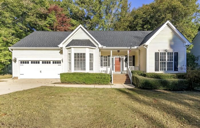 Remodeled ranch style home with Firepit conveniently located