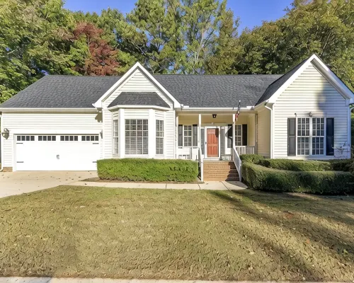 Remodeled ranch style home with Firepit conveniently located Hotels in Meredith