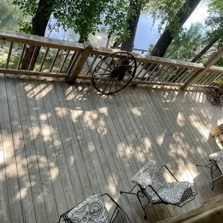 Mama Bears Cozy Creekside Cabin at Up The Creek