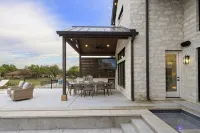 LBJ Retreat - Luxurious Lake LBJ Waterfront - German Farmhouse Getaway - Swimmingpools
