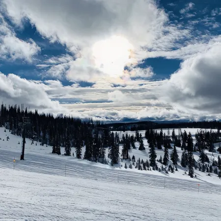 Great True Ski-in/Ski-Out condo next to Giant Steps Lodge and Tubing Hill.