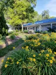 Cozy Studio Condo, short walk to Downtown Saugatuck, courtyard water view