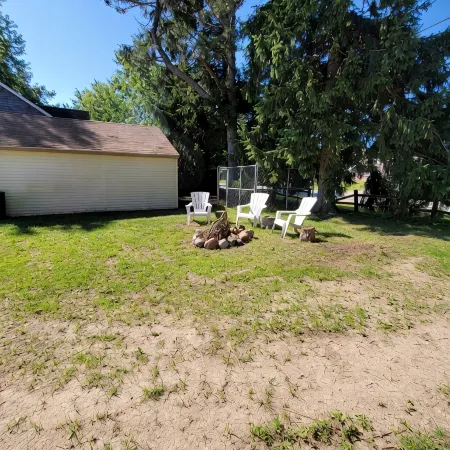 Cozy Lake Huron Cottage, with Internet, Summer Months Beach Access.