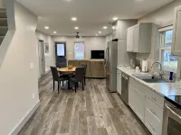 Cheerful 3-bedroom home w/free parking on premises - Wifi