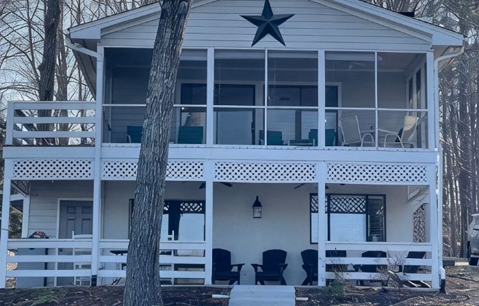 Amazing LAKEFRONT Main Lake 5BR/3.5BA House. Quiet Cove, Close to Everything.