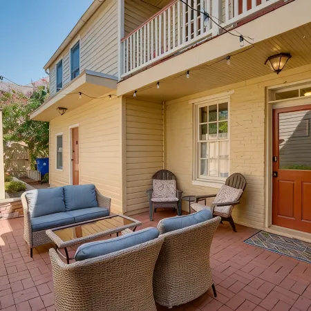 4 Bedroom, 3 Bath Big Downtown Frederick home, w/ Private Patio & fire table Hotels in Frederick